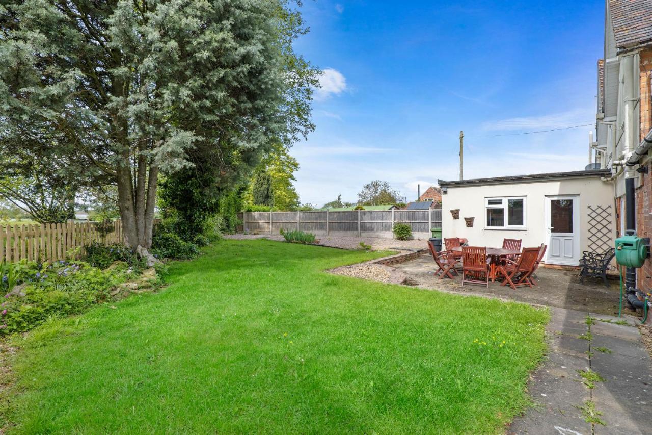 Wheelbarrow Cottage Bengeworth Exterior photo