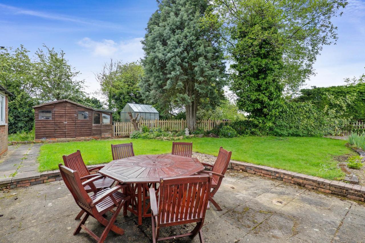 Wheelbarrow Cottage Bengeworth Exterior photo